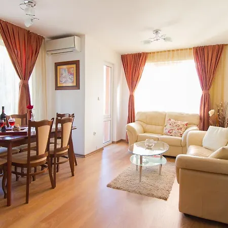 Domus Iglika Apartment *